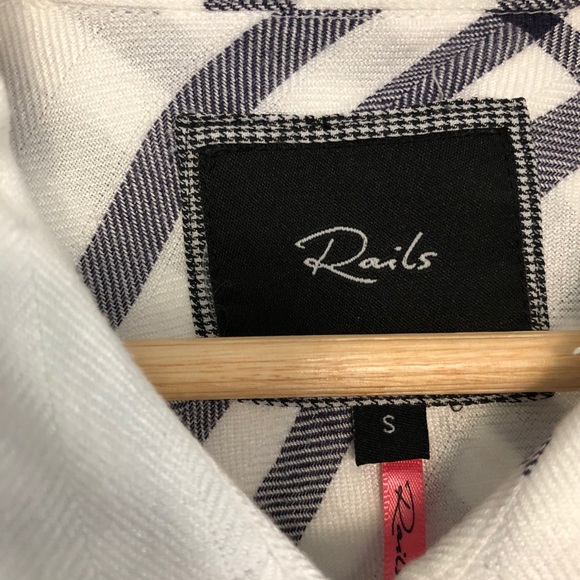 Rails button front top - Picture 2 of 3